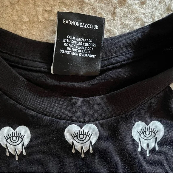 Bad Monday Black & White Heart Drip T-Shirt Witchy Whimsigoth Sz Small Halloween - Picture 3 of 6